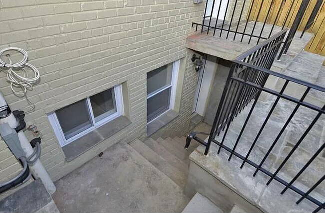 Foto del edificio - Perfect Row Home in Petworth! Parking Incl...