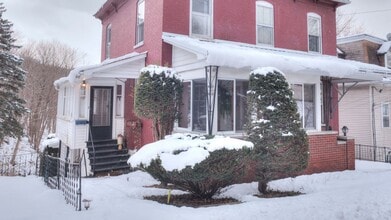 Building Photo - 132 E Quincy St