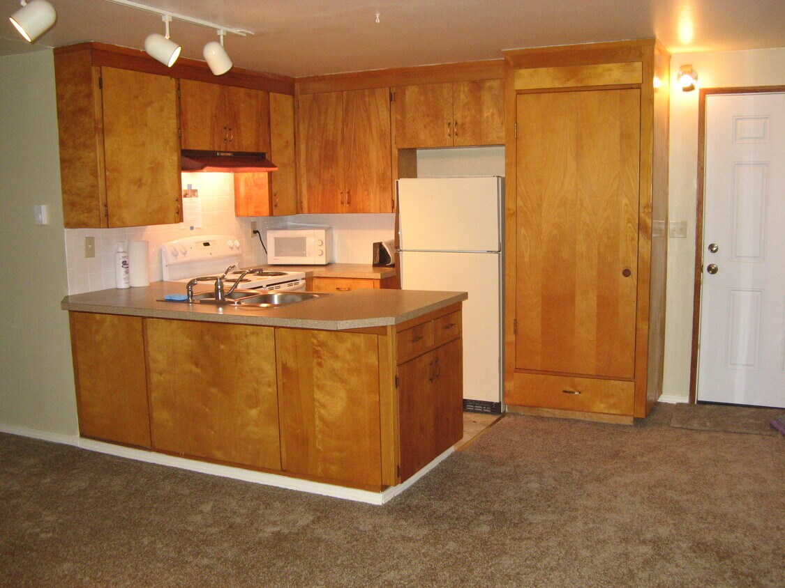 Kitchen - 1825 S 310th St