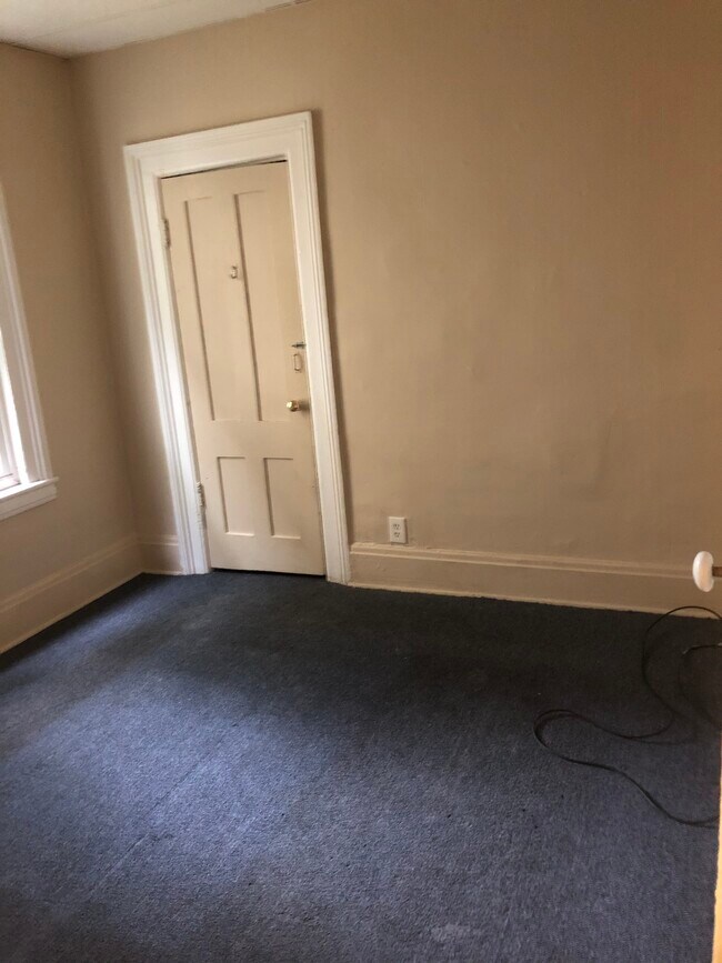 166 Champlain St Unit 1Lower, Rochester, NY 14608 Apartments in