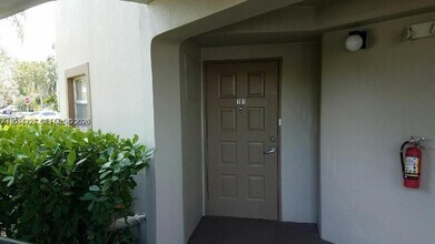 Building Photo - 550 SW 137th Ave