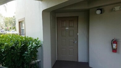 Building Photo - 550 SW 137th Ave