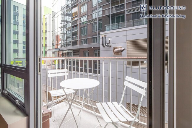 Foto del edificio - 120 Westlake Ave N