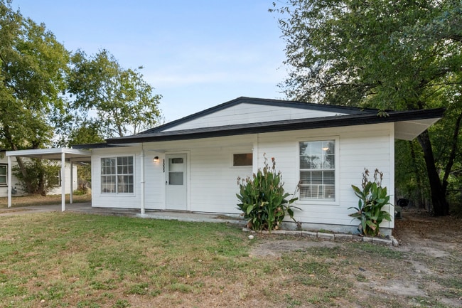 Building Photo - 3003 Williams Dr