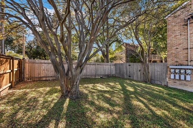 Building Photo - 5604 Woodrow Ave