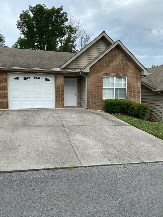 3715 Willow Falls Way Unit condo, Knoxville, TN 37917 Apartments in Knoxville, TN