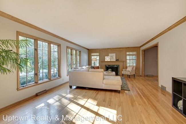 Building Photo - 216 Meadowbrook Rd