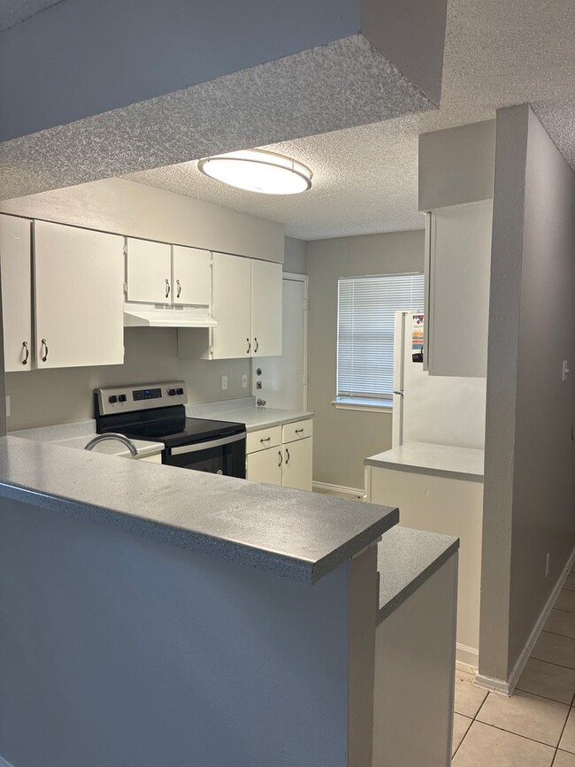 Building Photo - 7814-7816 Las Olas Blvd