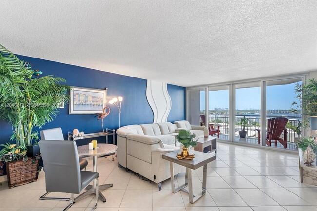 Building Photo - 18031 Biscayne Blvd