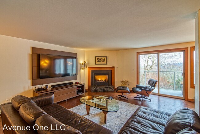 Building Photo - 2 br, 1 bath House - 1730 Taylor Ave N #209