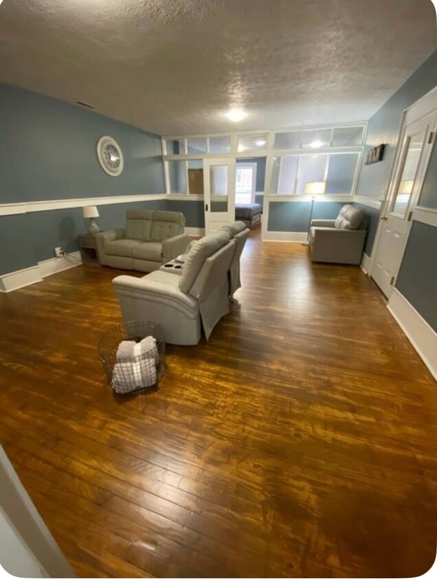 Foto principal - 103 N Perry St