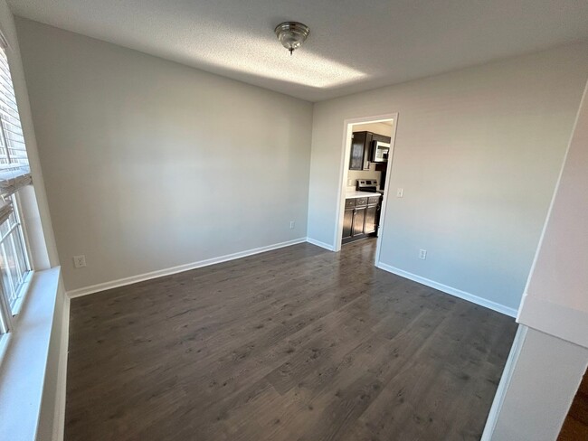 Building Photo - Updated 3 bedroom, 2 1/2 bathroom single f...