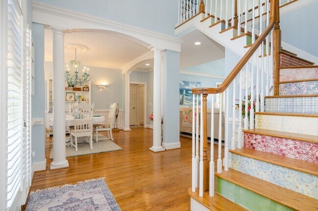 Building Photo - 300 Garnercrest Rd