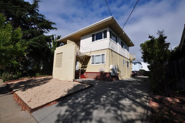 Foto del edificio - 812 Bayswater Ave