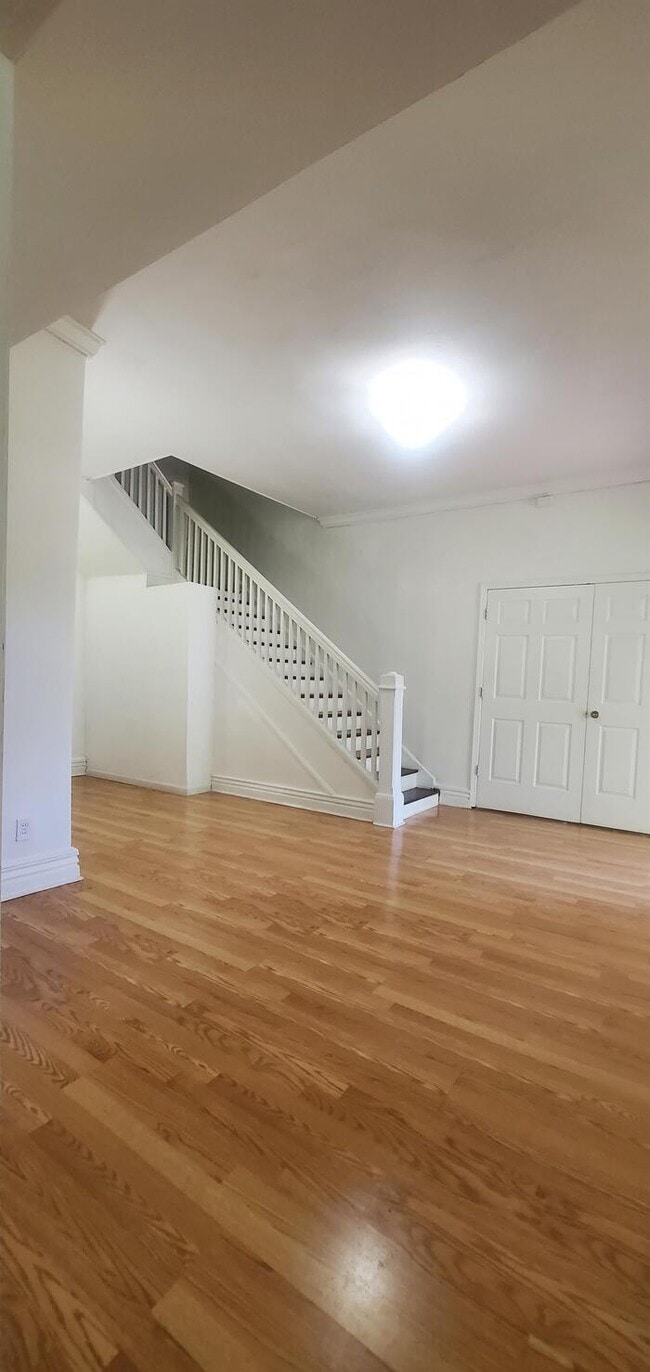 Building Photo - 201 S Broadway St