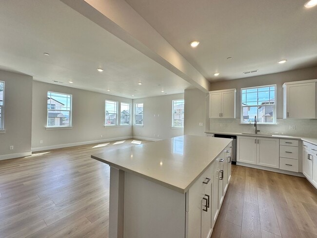 Foto del edificio - Brand New 5 Bedroom Home in Bull Mountain ...