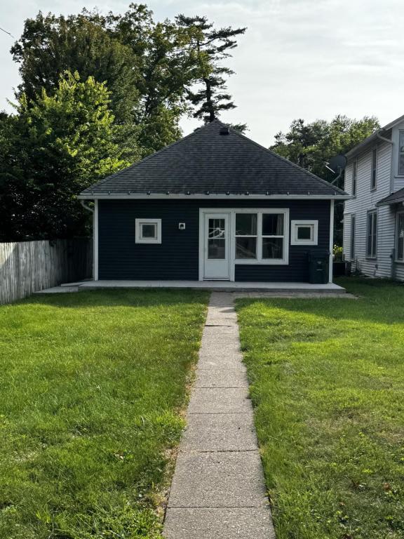 Building Photo - 129 Roscoe Ave