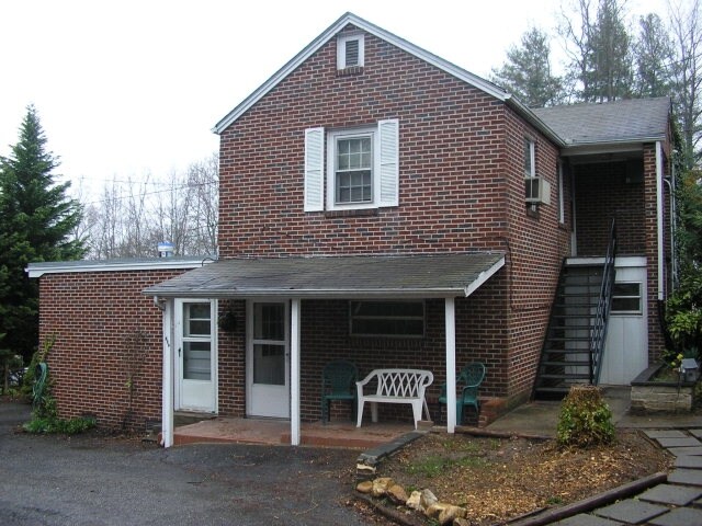 Primary Photo - 102 Hill St