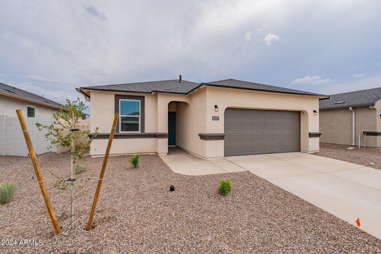 Foto principal - 5447 Azara Dr