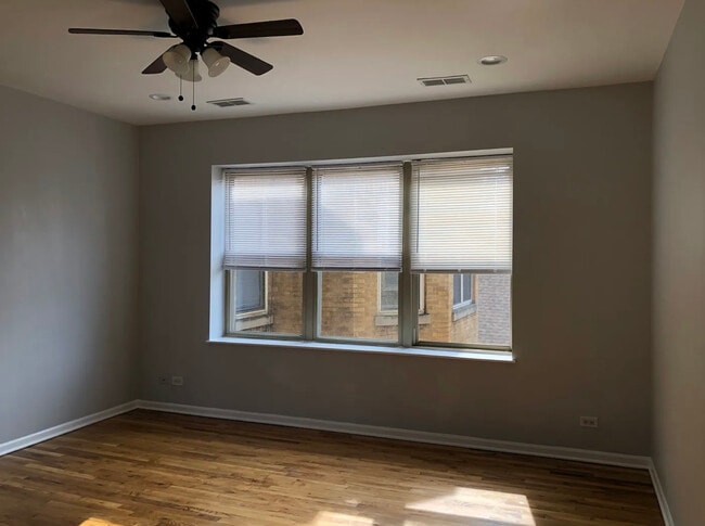 Foto del edificio - 3019 W George St