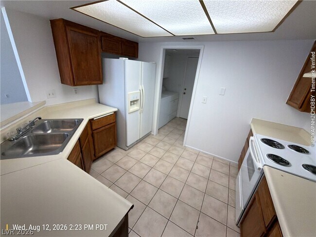 Foto del edificio - 7174 Shadow Crest Dr