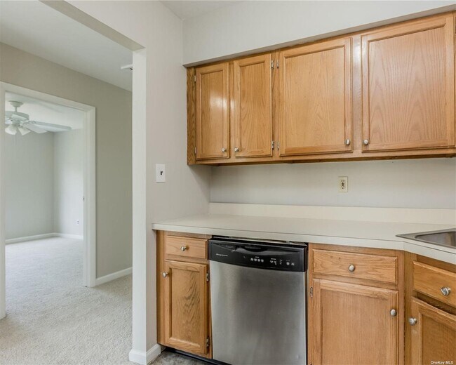 Building Photo - 281 Fairview Cir