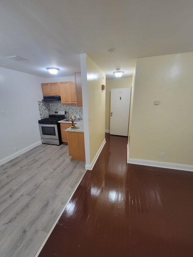 Foto del edificio - 837 Stanley Ave