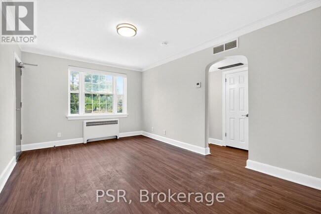 Photo du bâtiment - 1325 Bayview Ave