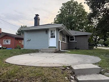 Building Photo - 8035 W Warnimont Ave