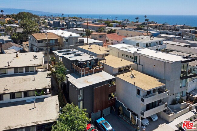 Foto del edificio - 472 Rosecrans Ave