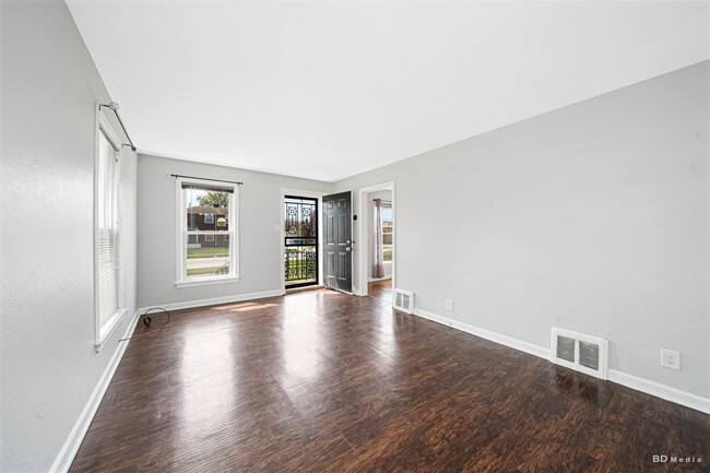 Building Photo - 136 Webb St