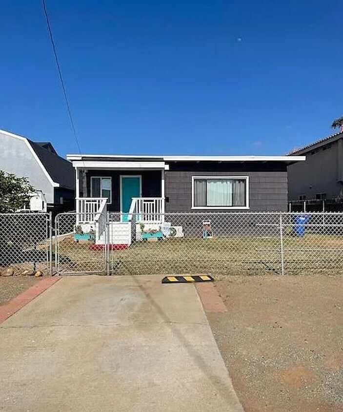 Primary Photo - Cute House in Imperial Beach!