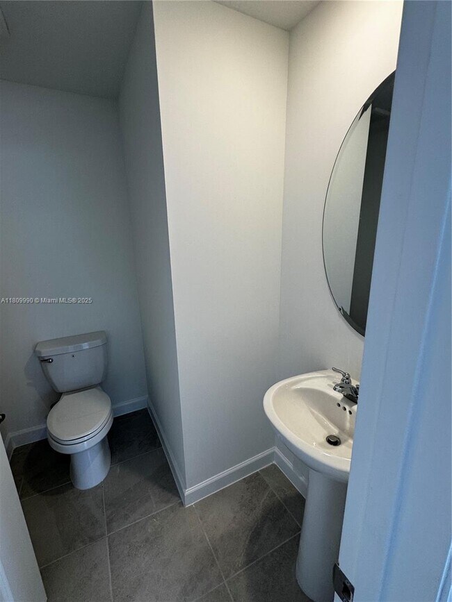 Foto del edificio - 128 SW 184th Way