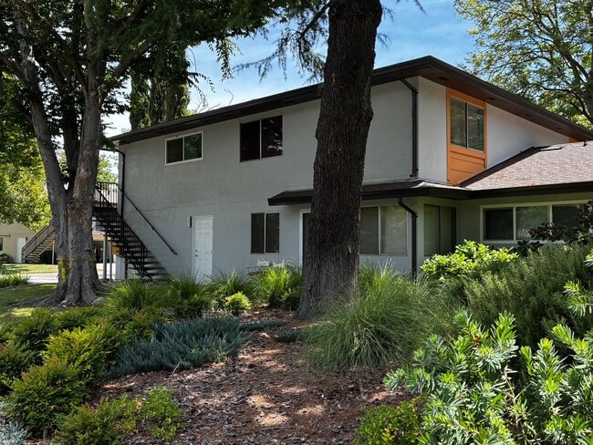 Building Photo - 1901 Donner Ave