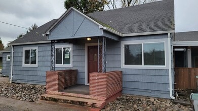 Building Photo - 2220 5th St
