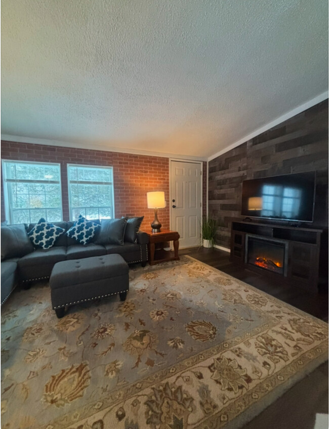 Foto del edificio - 18 Rivercrest Ln