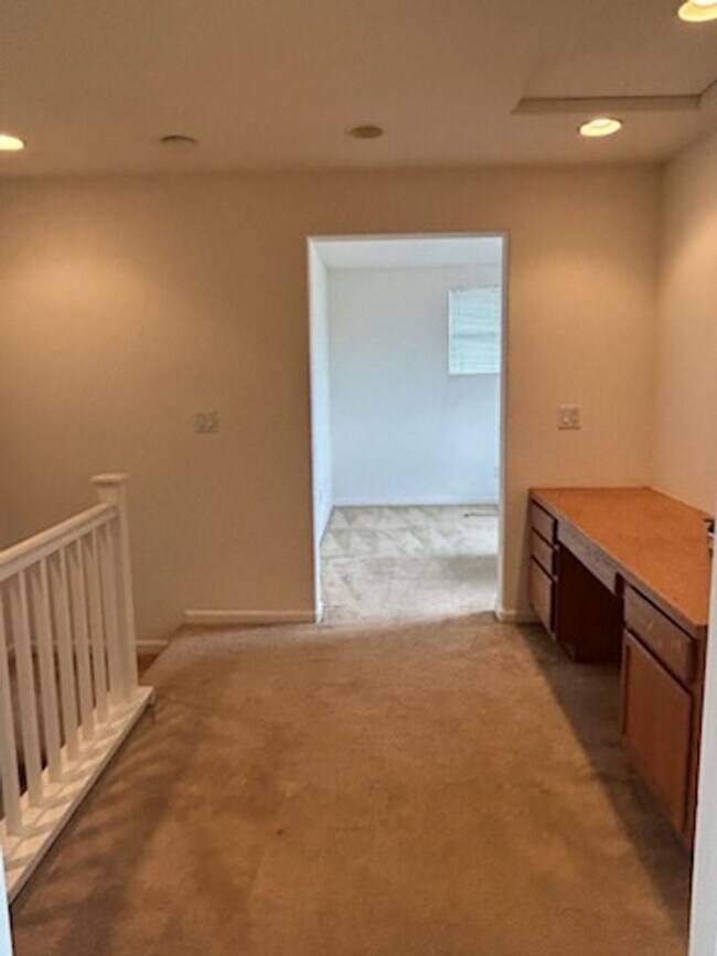 Foto del edificio - Experience Modern Comfort in This Newer Sp...