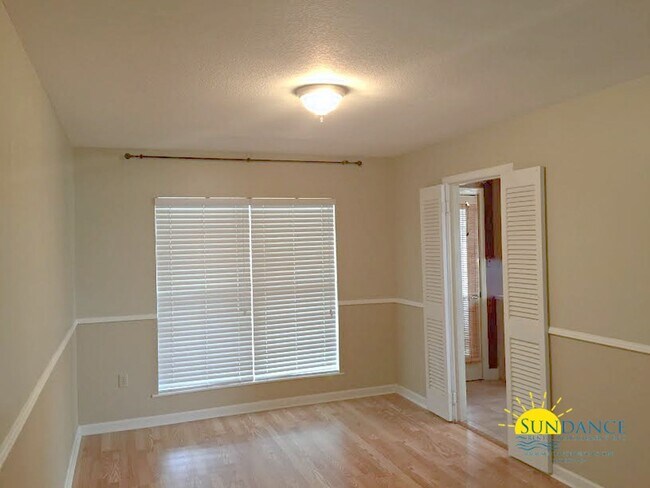 Building Photo - Charming 3 Bedroom Home in Destin!