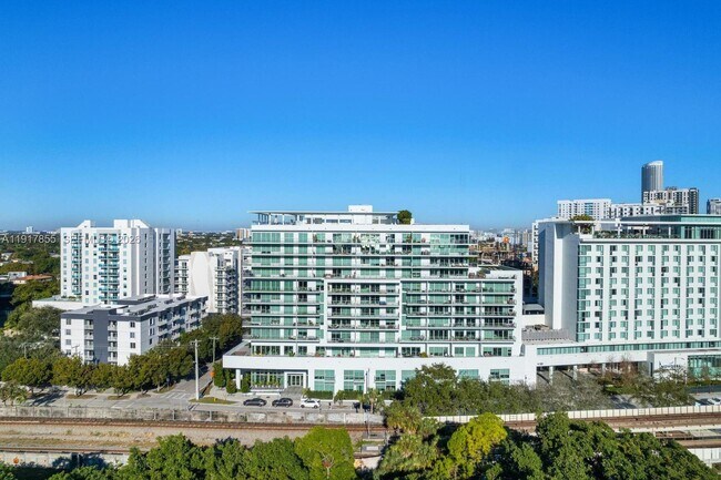 Building Photo - 1600 SW 1st Ave