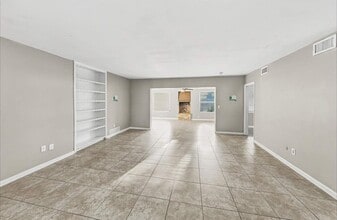 Building Photo - 12160 Croft Dr N