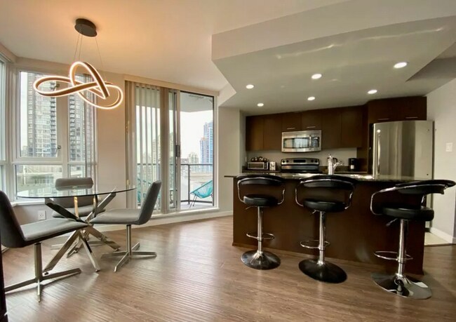 Building Photo - 1212 Howe St