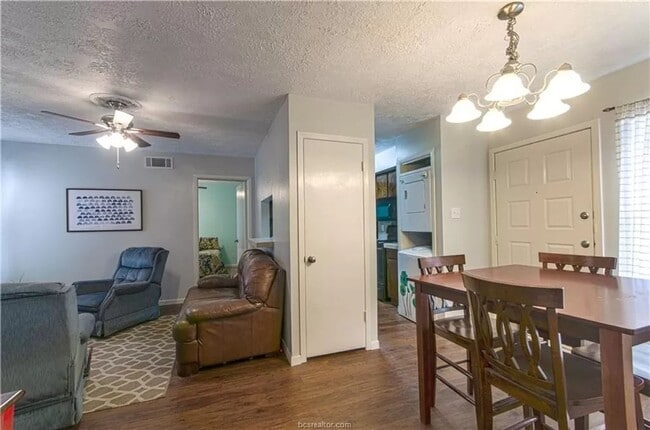 Building Photo - Bryan - (Near Northgate) 2 bedroom / 2  ba...