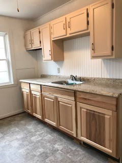 Kitchen - 11 Heath Ln