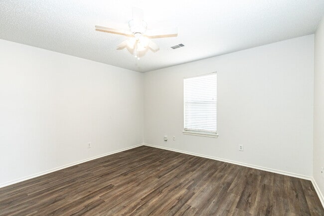 Foto del edificio - 2 Bedroom 2 Bathroom Duplex