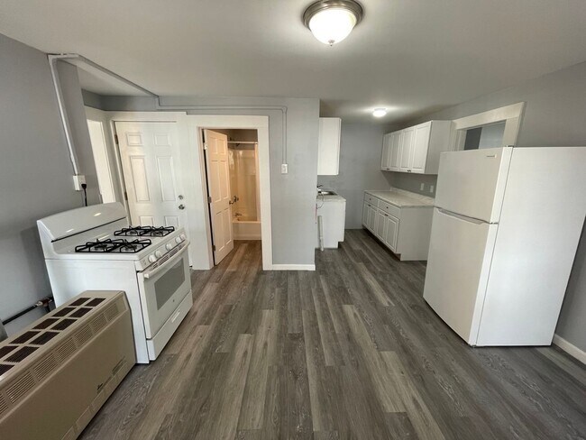 Foto del edificio - Second floor 4 Bedroom 1 Bathroom Two Stor...