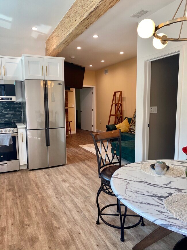 Building Photo - 3439 La Sombra Dr
