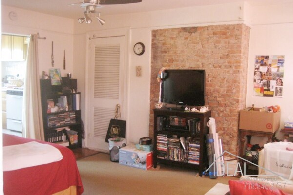 Primary Photo - 174 9th St