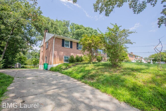 Foto del edificio - 4 br, 2 bath House - 9520 Montrose St