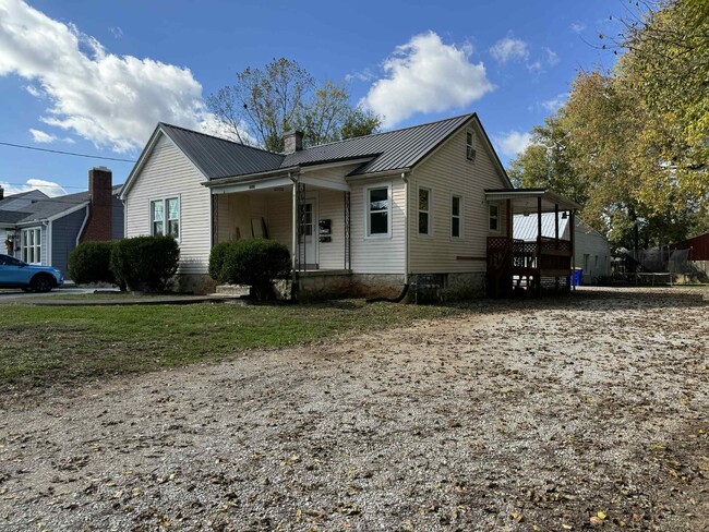 Building Photo - 1611 Nutwood St