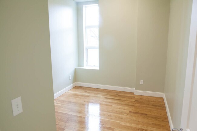 Foto del edificio - 436 Dudley St